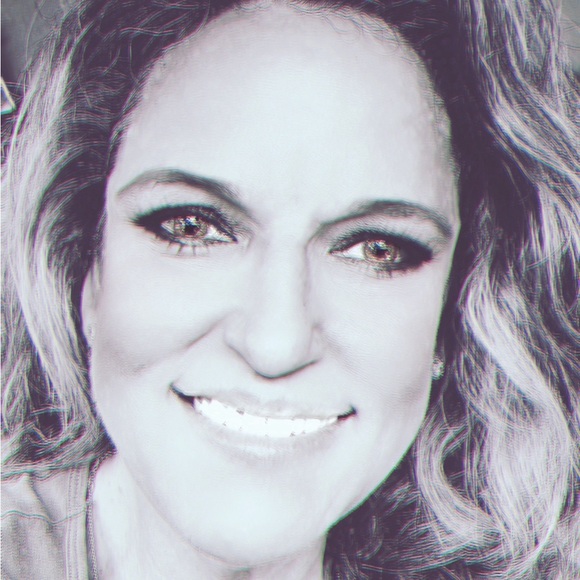 Meet your Posher, Kat - Picture 2 of 6